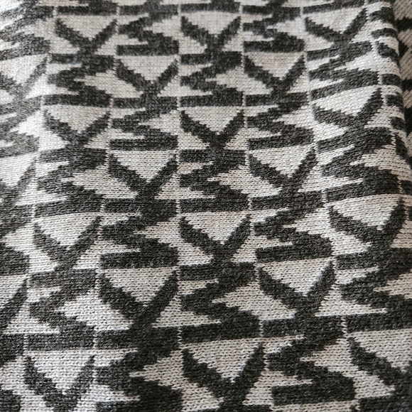 Michael Kors Signature Logo Black & Gray Scarf - Picture 2 of 6